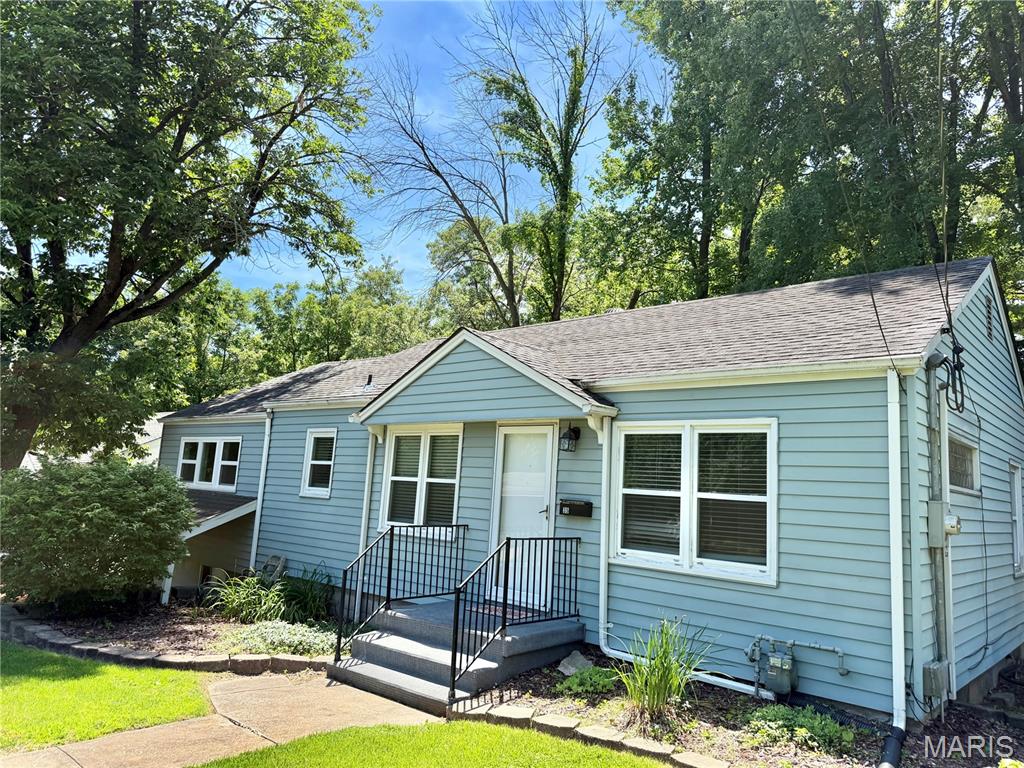 2 Bedroom, 1,480 sq. feet 35 Mather Street Alton, IL