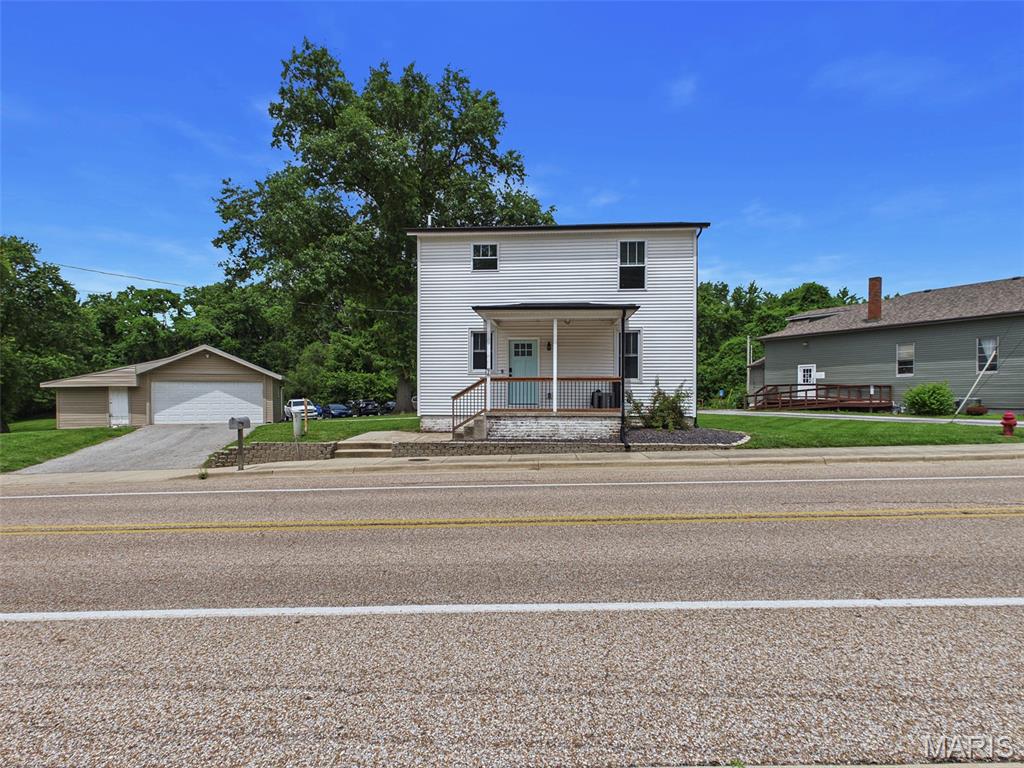 3 Bedroom, 1,880 sq. feet 96 Main Street Glen Carbon, IL