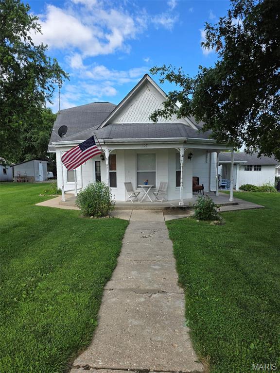 3 Bedroom, 1,321 sq. feet 107 Main Street Bellflower, MO