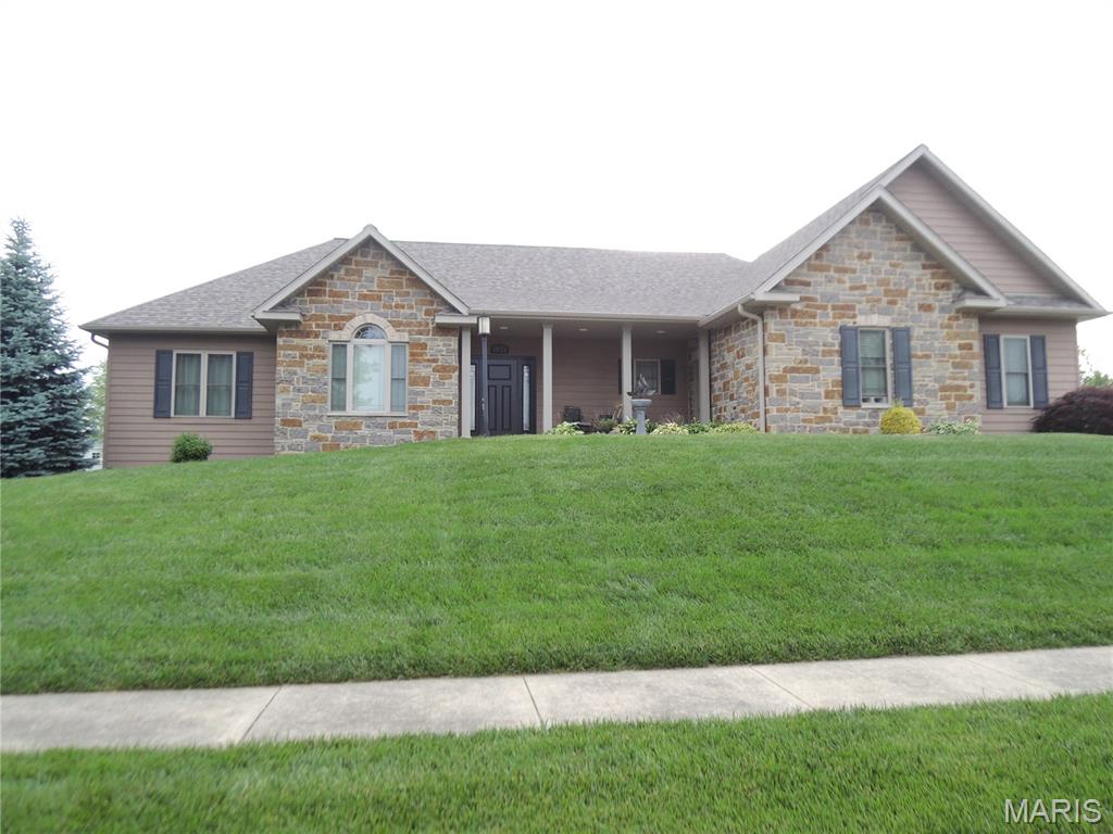4 Bedroom, 2,417 sq. feet 1021 Savannah Way Greenville, IL