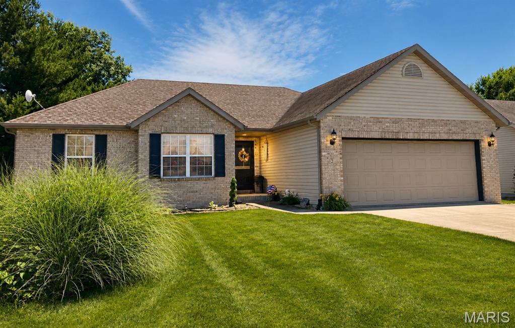 3 Bedroom, 1,627 sq. feet 2 Meadowbrooke Drive Troy, IL
