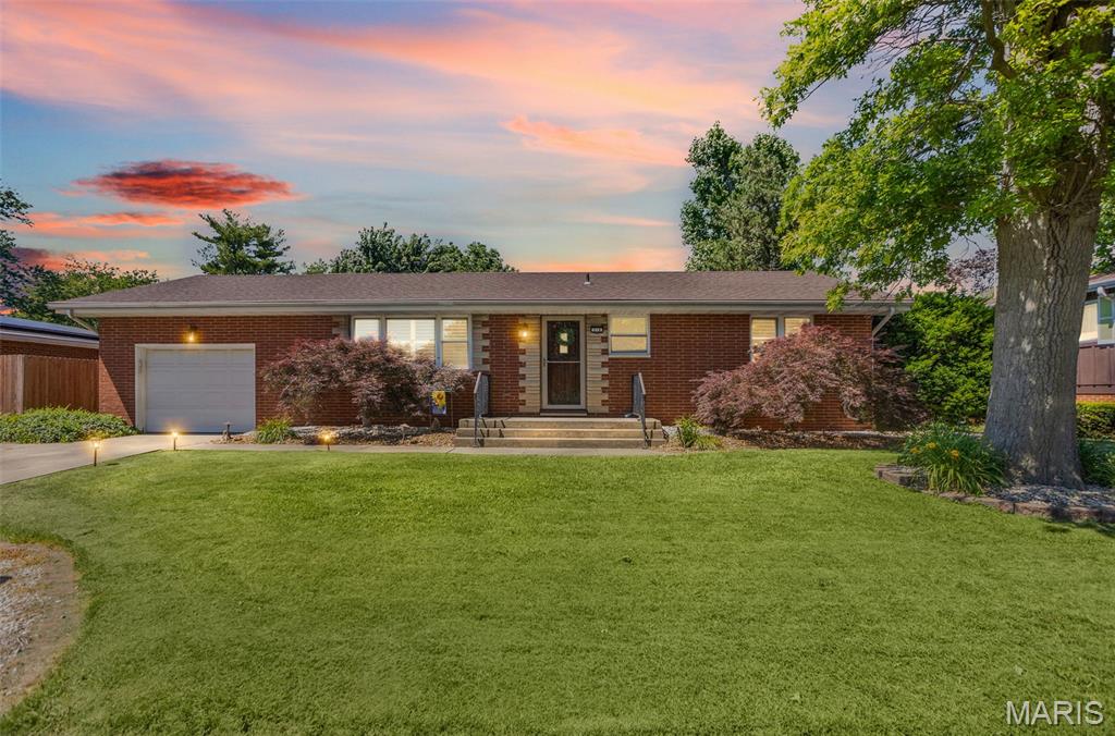 4 Bedroom, 2,302 sq. feet 318 California Avenue East Alton, IL