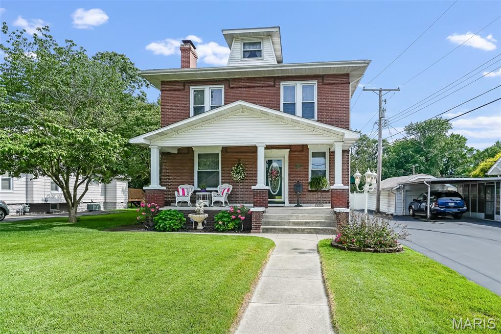 4 Bedroom, 3,513 sq. feet 842 Lewis Avenue Wood River, IL