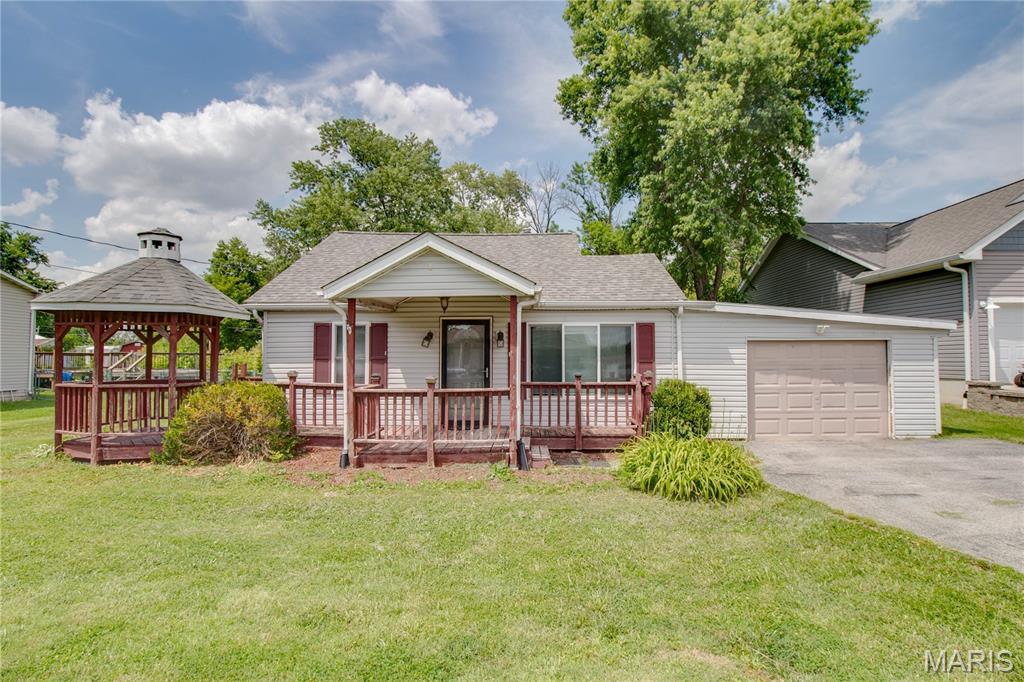 2 Bedroom, 928 sq. feet 137 Dorothy Street Moro, IL