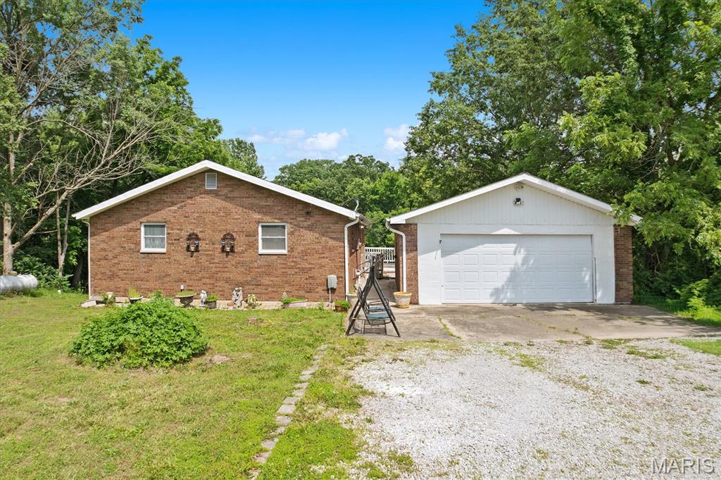 3 Bedroom, 2,176 sq. feet 6300 State Route 4  Worden, IL