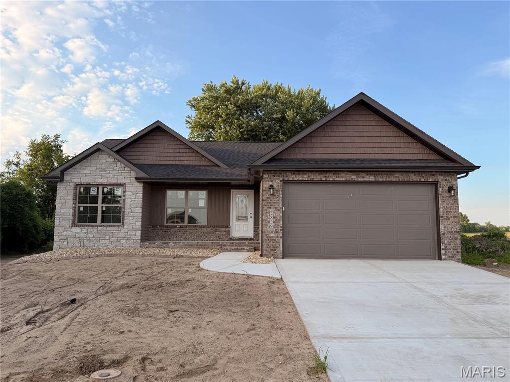 4 Bedroom, 2,046 sq. feet 2829 Beth Ann Court Pontoon Beach, IL