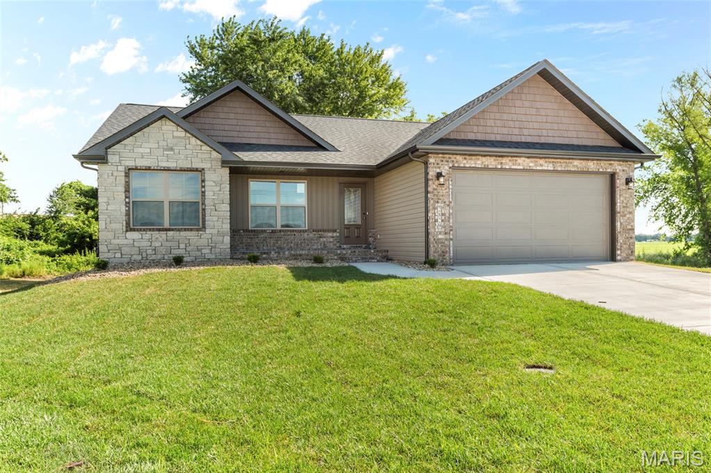 4 Bedroom, 2,046 sq. feet 2829 Beth Ann Court Pontoon Beach, IL
