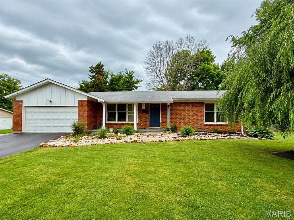 3 Bedroom, 1,365 sq. feet 435 Walsh Street Montgomery City, MO