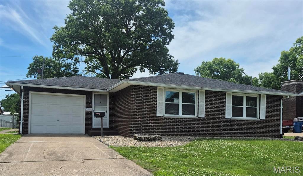 3 Bedroom, 1,262 sq. feet 3209 Newell Drive Granite City, IL