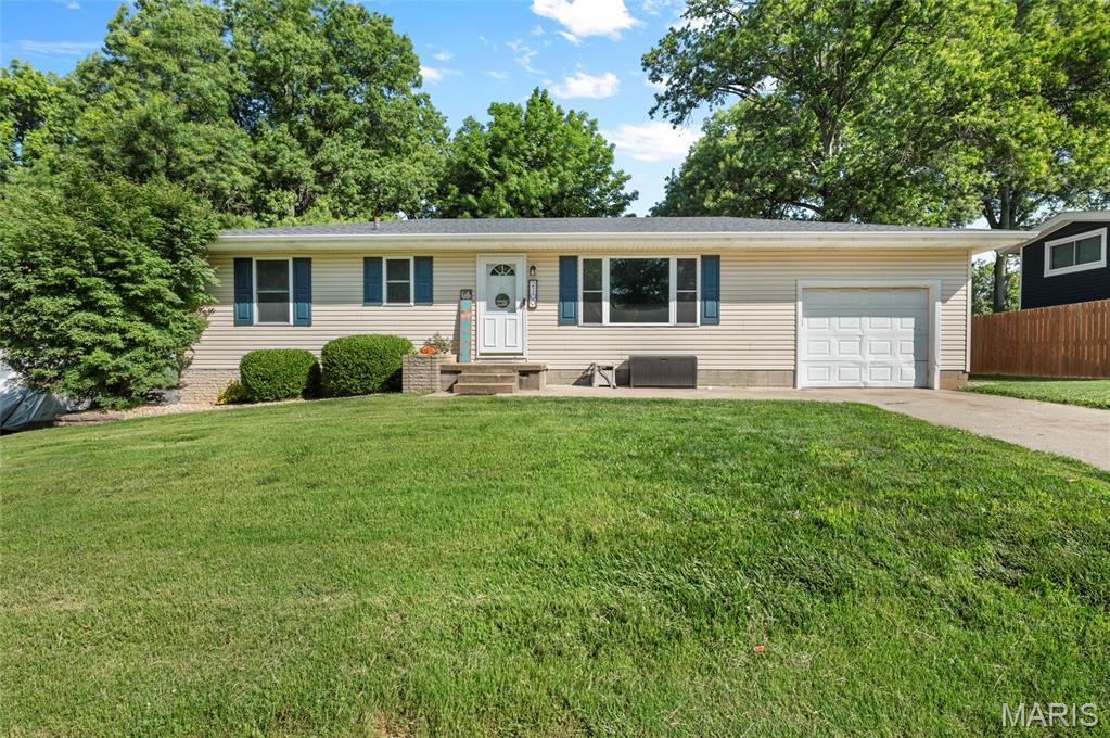 3 Bedroom, 1,040 sq. feet 2109 Easy Street Highland, IL
