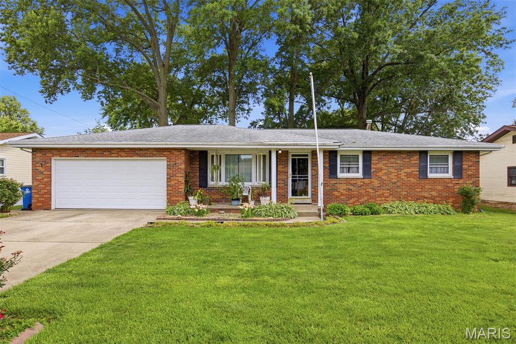 3 Bedroom, 1,403 sq. feet 1618 24th Street Highland, IL
