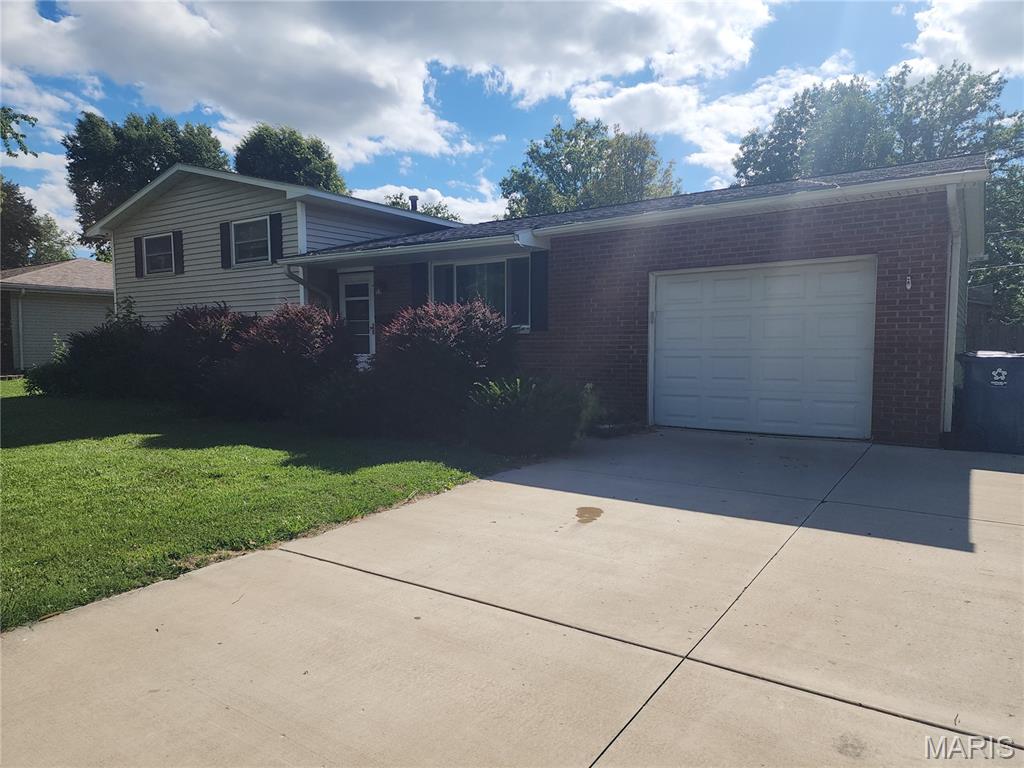 3 Bedroom, 1,416 sq. feet 506 Texas Boulevard Bethalto, IL