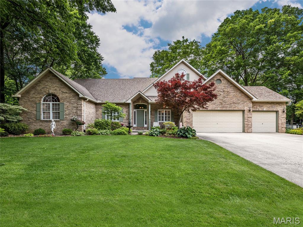 3 Bedroom, 3,689 sq. feet 111 Timberwood Lane Collinsville, IL