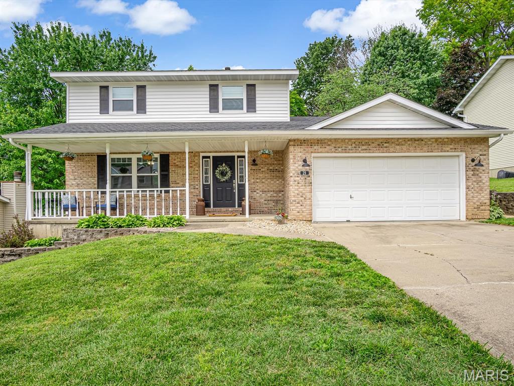 3 Bedroom, 2,331 sq. feet 29 Williamsburg Lane Glen Carbon, IL