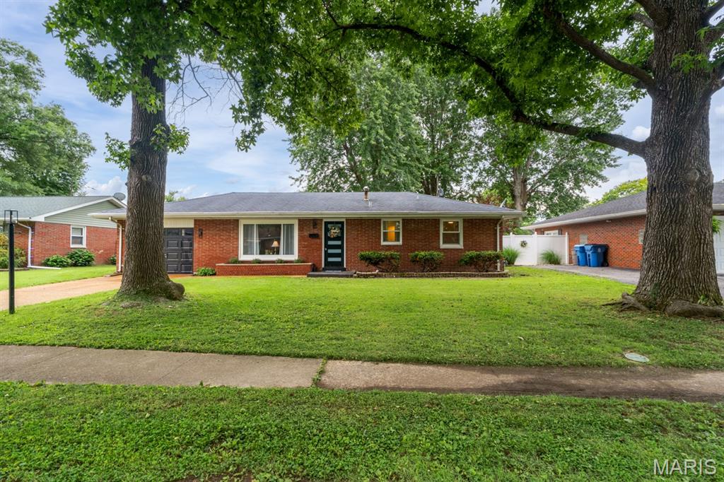 3 Bedroom, 2,124 sq. feet 41 Riviera Drive Granite City, IL