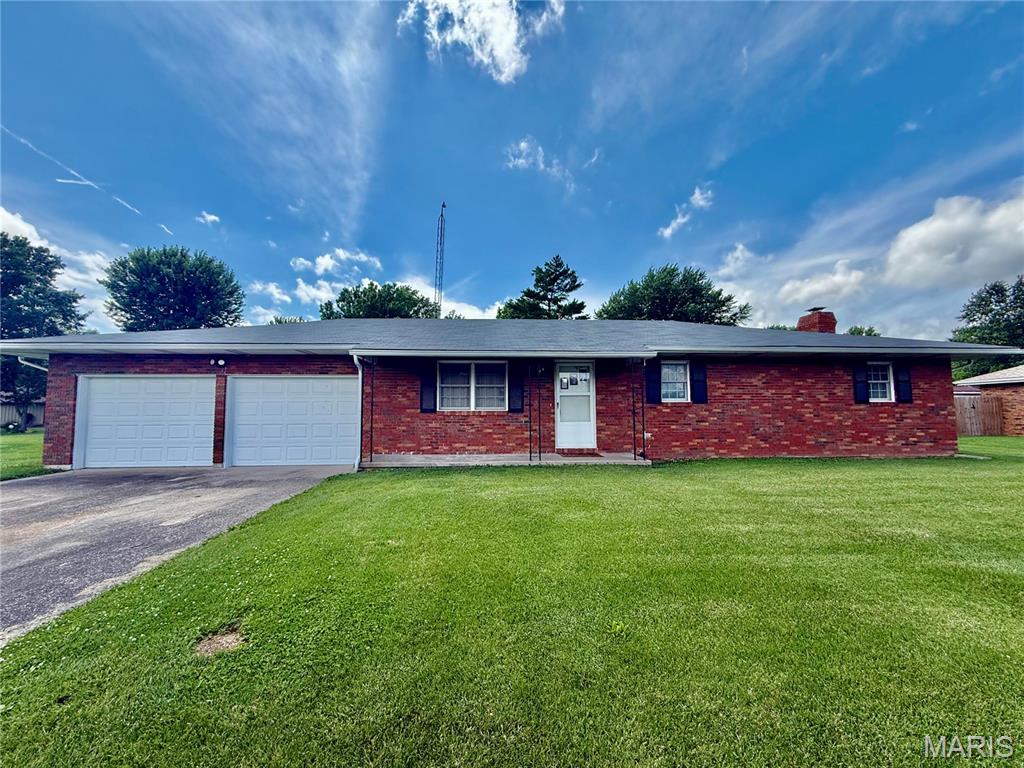 3 Bedroom, 1,908 sq. feet 103 Sharon Drive Montgomery City, MO