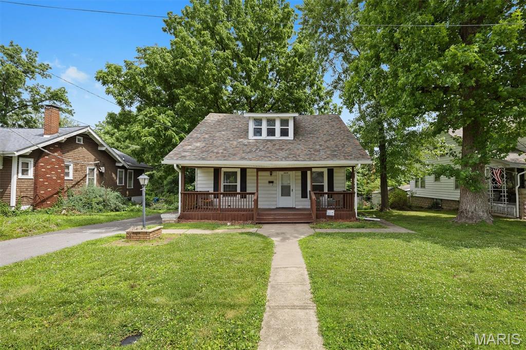 2 Bedroom, 1,265 sq. feet 2624 Watalee Street Alton, IL