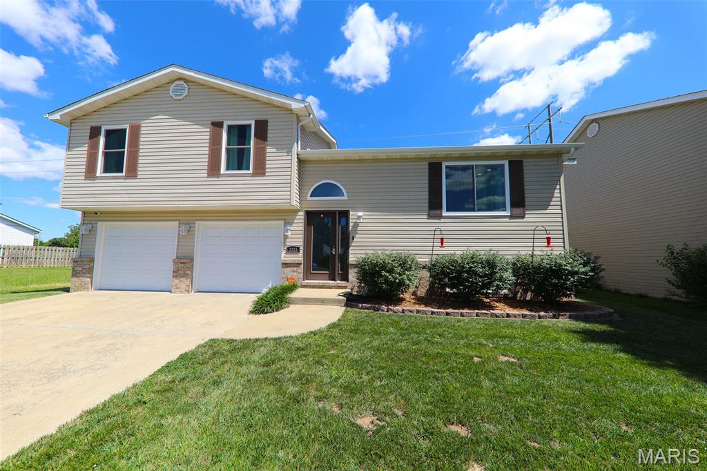 4 Bedroom, 2,145 sq. feet 2229 Hunters Point Drive Granite City, IL