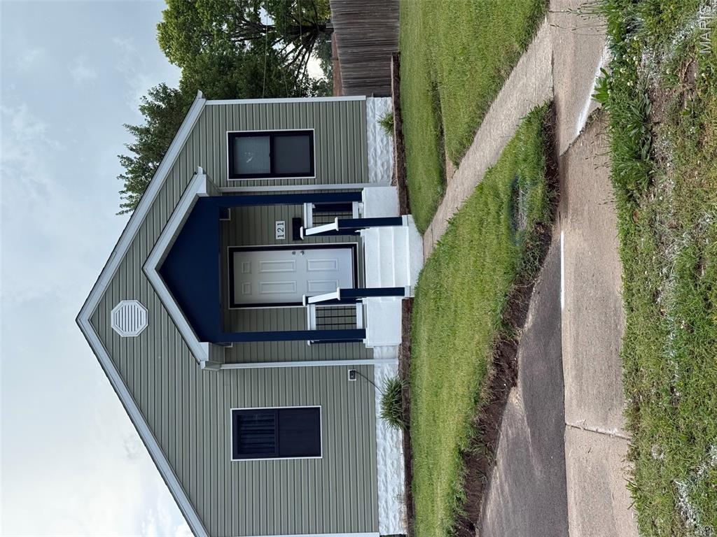 2 Bedroom, 720 sq. feet 121 Whitelaw Avenue East Alton, IL