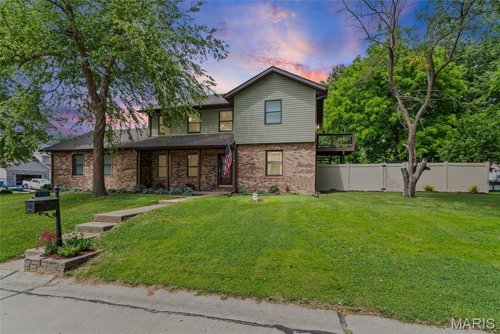 3 Bedroom, 2,567 sq. feet 608 Goldfinch Lane Troy, IL