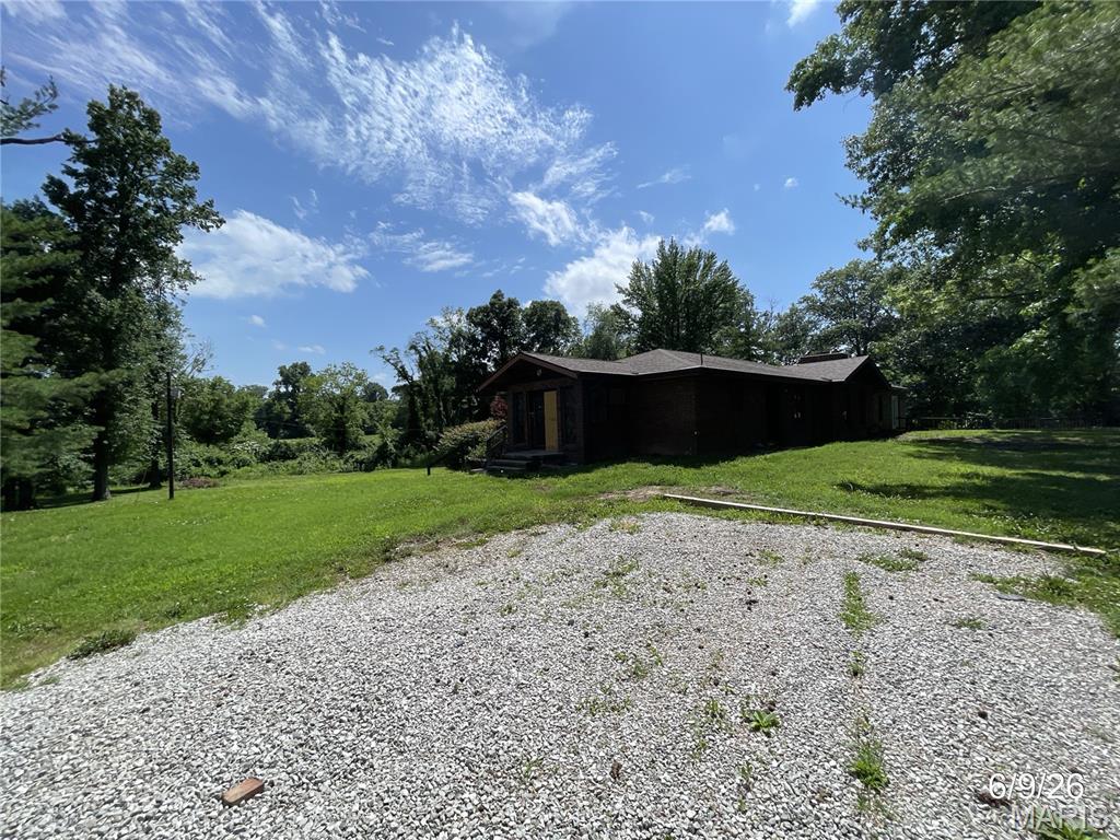 3 Bedroom, 2,225 sq. feet 721 Us Highway 40  Troy, IL