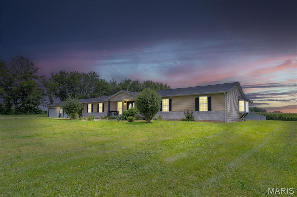 4 Bedroom, 2,240 sq. feet 3933 Cherokee Trail Edwardsville, IL