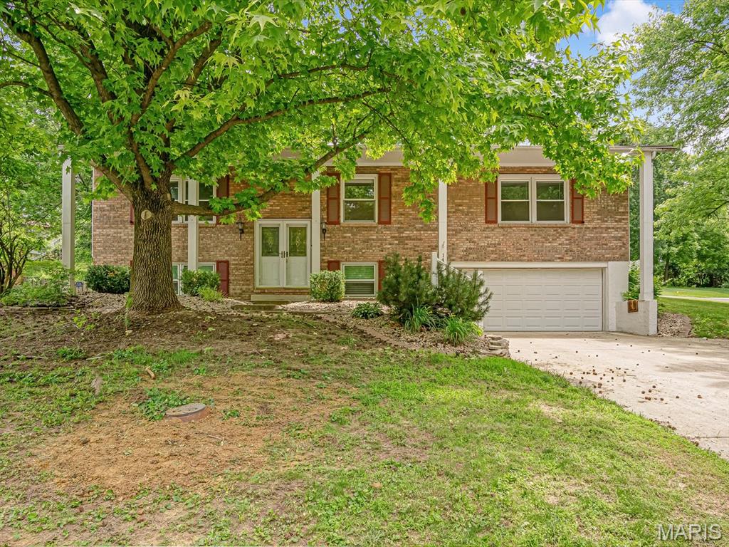 4 Bedroom, 2,184 sq. feet 149 Glenwood Drive Glen Carbon, IL