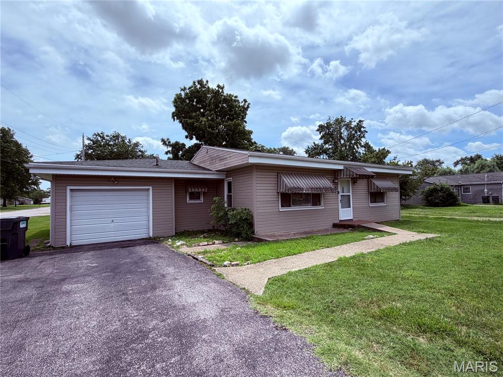 2 Bedroom, 1,210 sq. feet 2640 Logan Street Granite City, IL