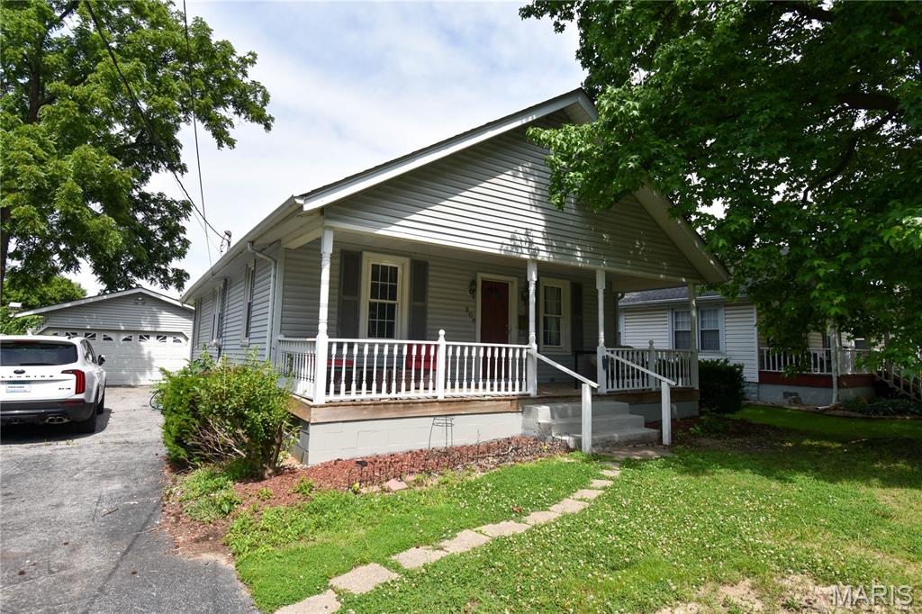 2 Bedroom, 1,240 sq. feet 208 Wisconsin Avenue Alton, IL