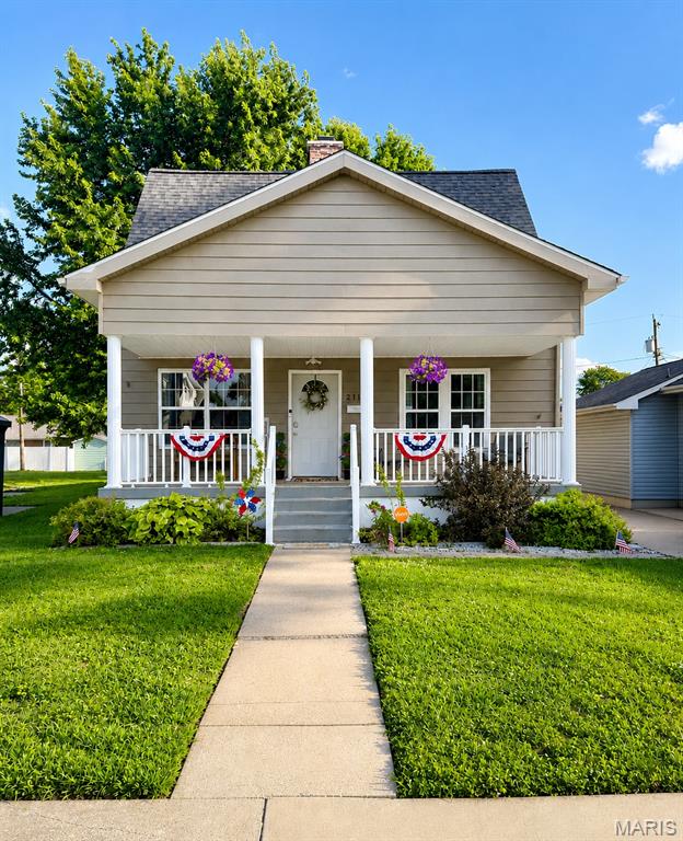 3 Bedroom, 2,107 sq. feet 2118 Lynch Avenue Granite City, IL