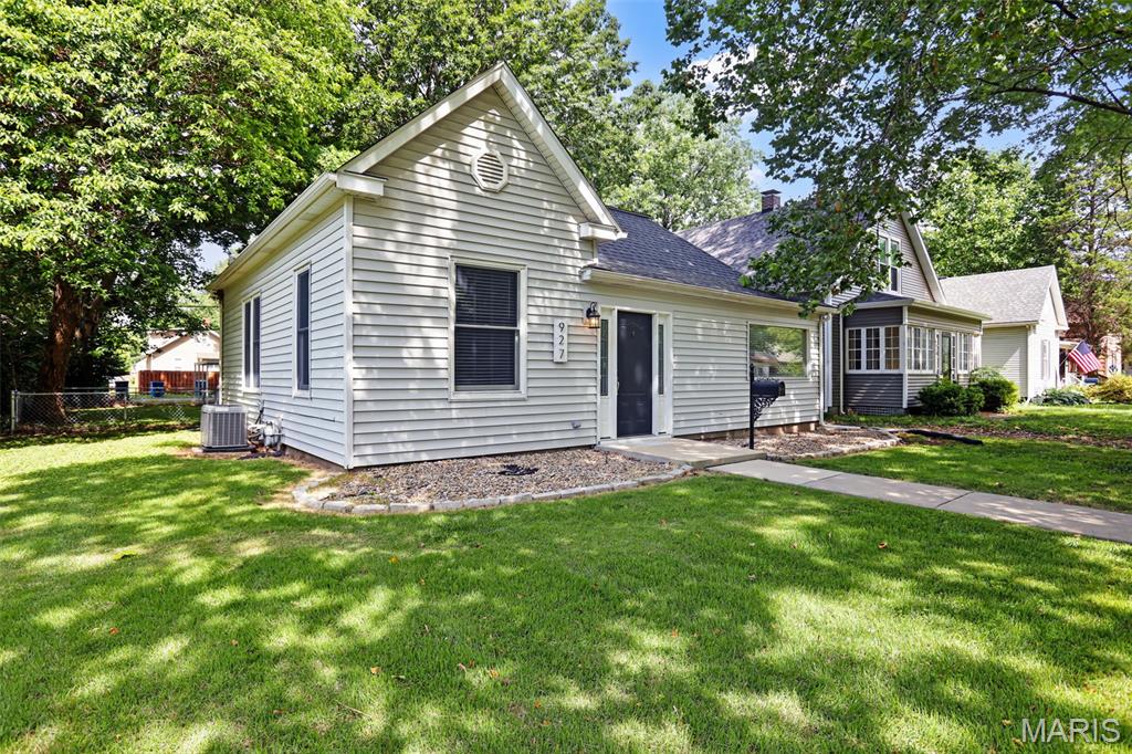 2 Bedroom, 1,062 sq. feet 927 Troy Road Edwardsville, IL