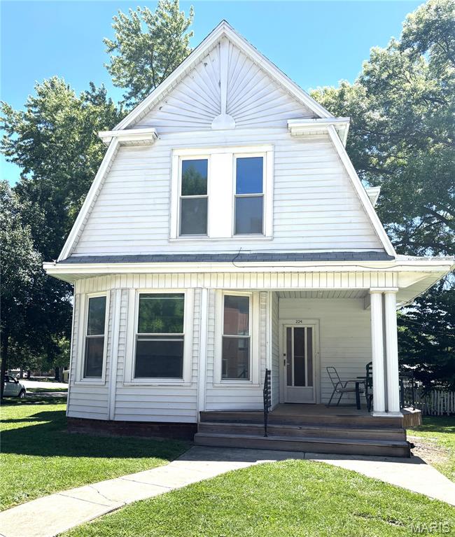 4 Bedroom, 1,992 sq. feet 224 Elm Street Greenville, IL