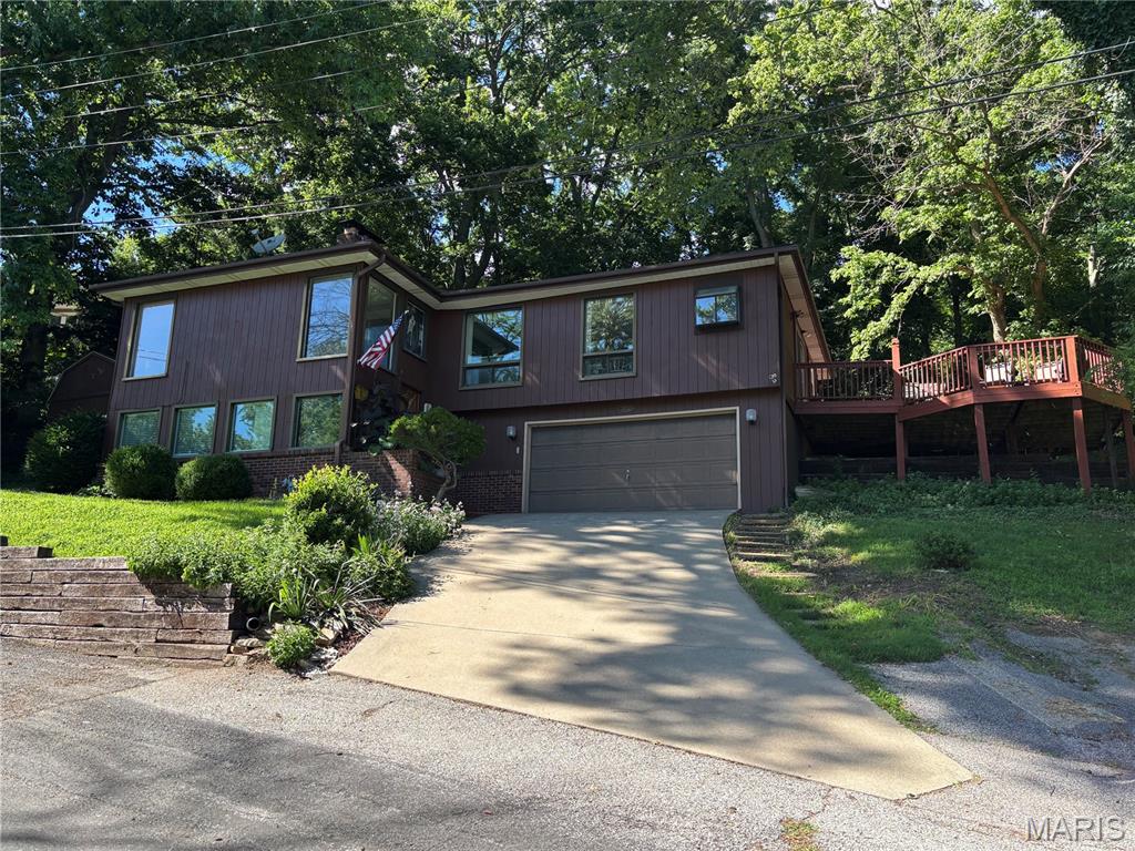 3 Bedroom, 2,452 sq. feet 3102 Illini Trail Godfrey, IL