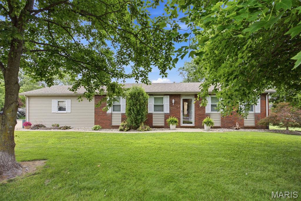 3 Bedroom, 1,812 sq. feet 2210 Broadway  Highland, IL