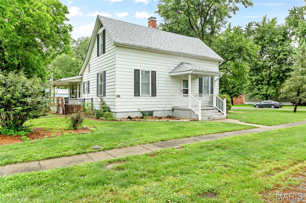 3 Bedroom, 1,088 sq. feet 426 Nebraska Street Marine, IL