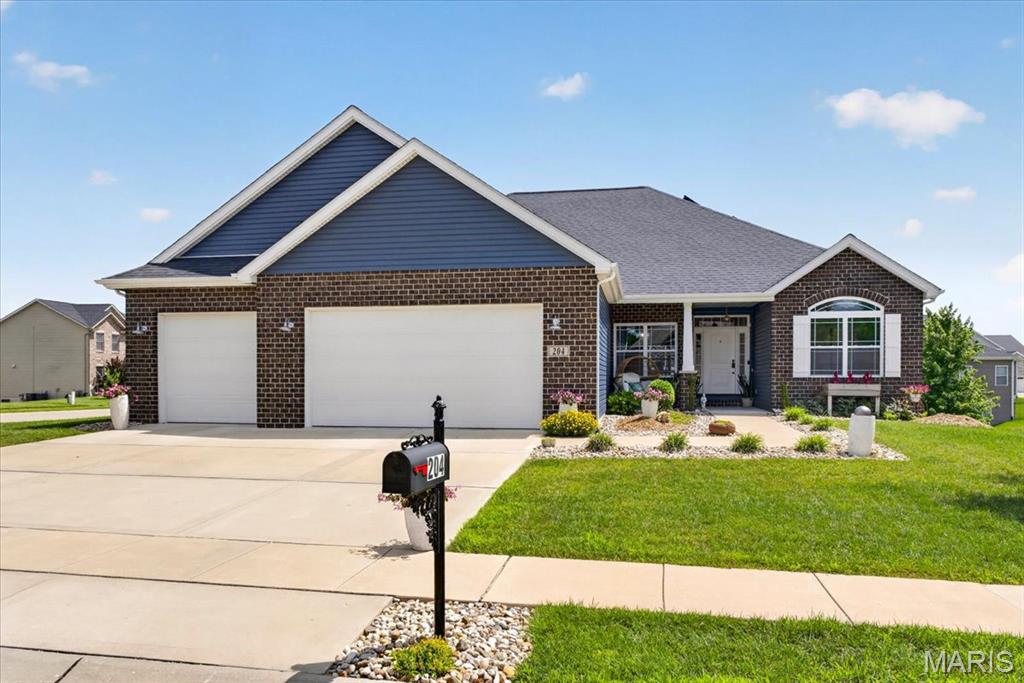 4 Bedroom, 3,433 sq. feet 204 Meridian Oaks Drive Glen Carbon, IL