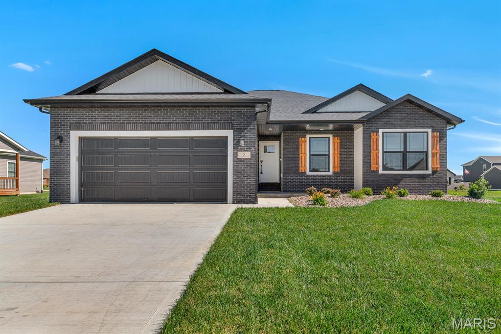 4 Bedroom, 2,180 sq. feet 5 Tether Court Hamel, IL