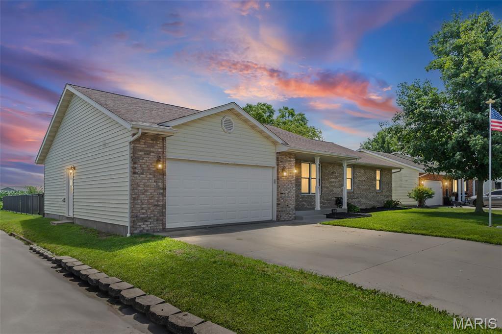 3 Bedroom, 2,370 sq. feet 95 Sunbeam Drive Highland, IL