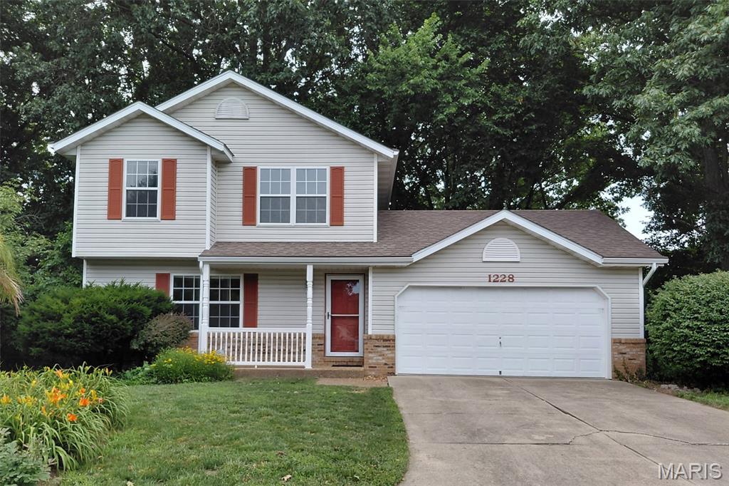 3 Bedroom, 2,068 sq. feet 1228 Cedar Ridge Court Collinsville, IL
