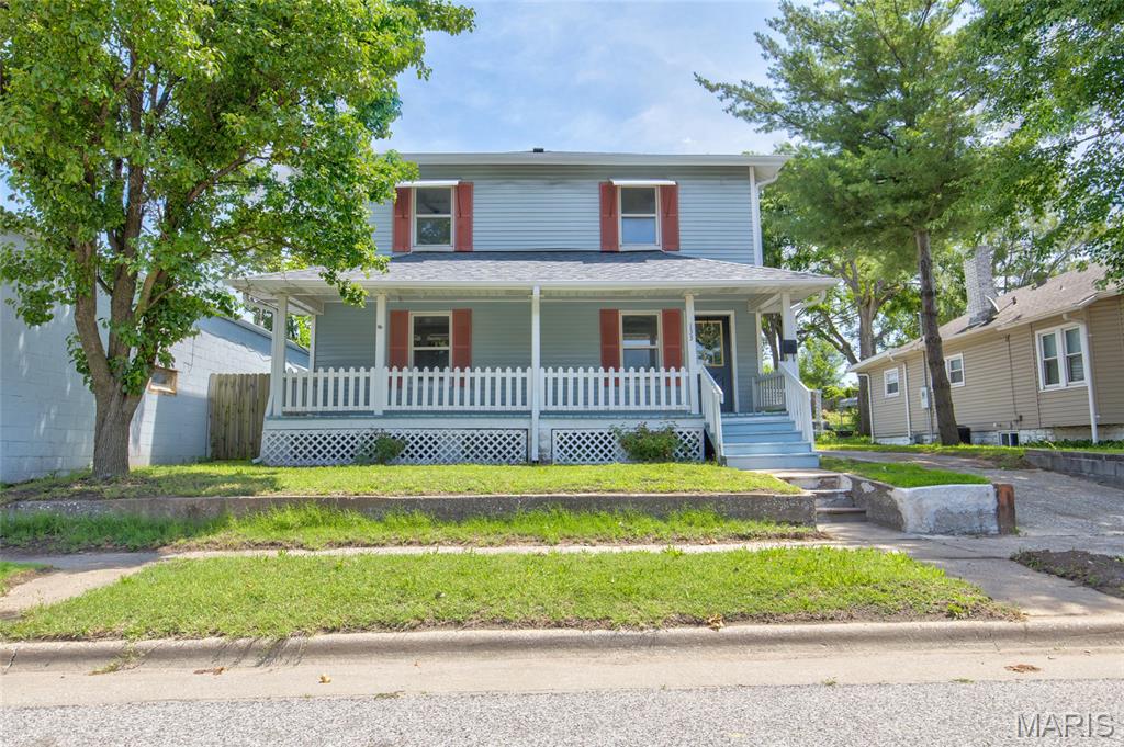 4 Bedroom, 1,860 sq. feet 133 Alton Avenue East Alton, IL