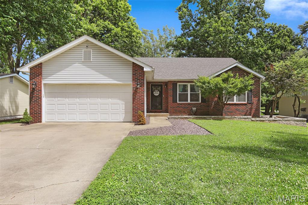 4 Bedroom, 2,690 sq. feet 28 Meadow Lane Glen Carbon, IL