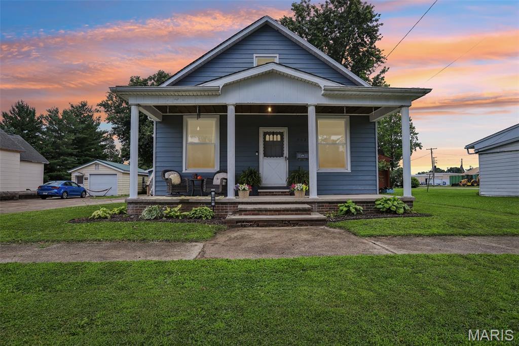 3 Bedroom, 1,885 sq. feet 402 Ryder Street Litchfield, IL
