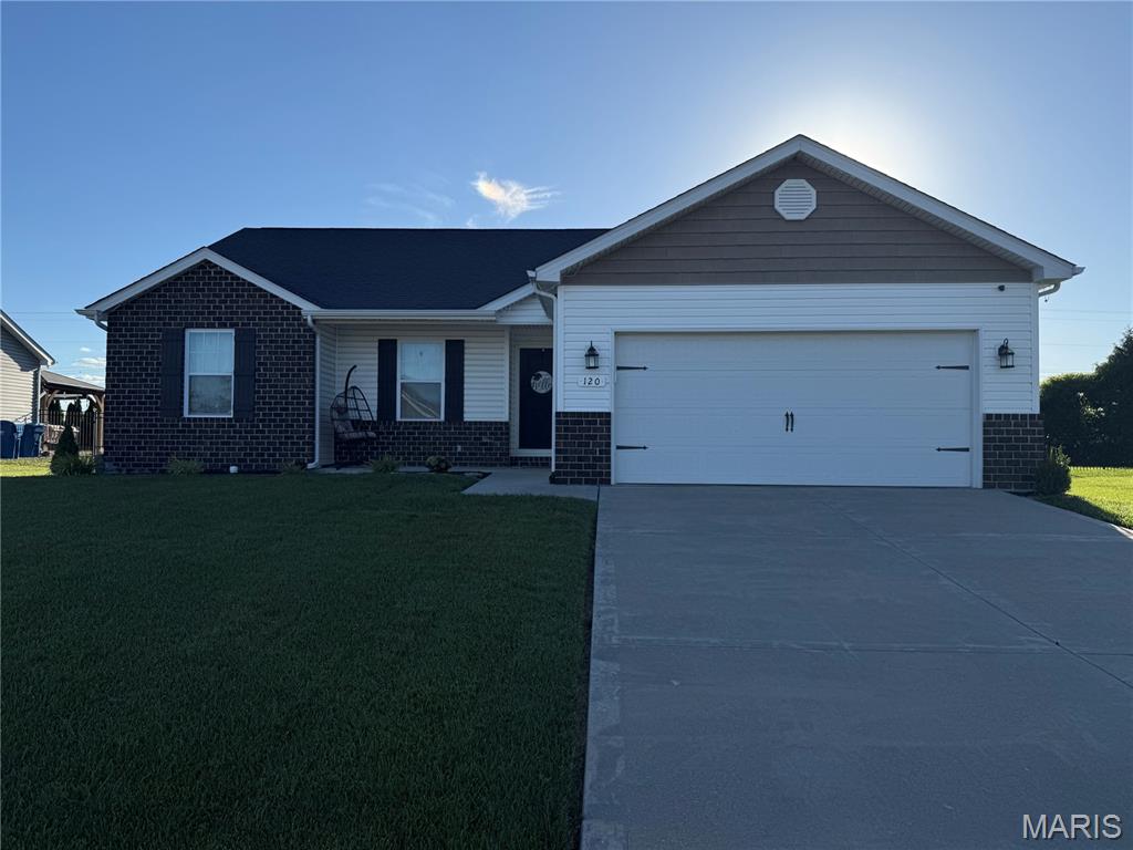 3 Bedroom, 1,621 sq. feet 120 Eisenhower Boulevard Troy, IL