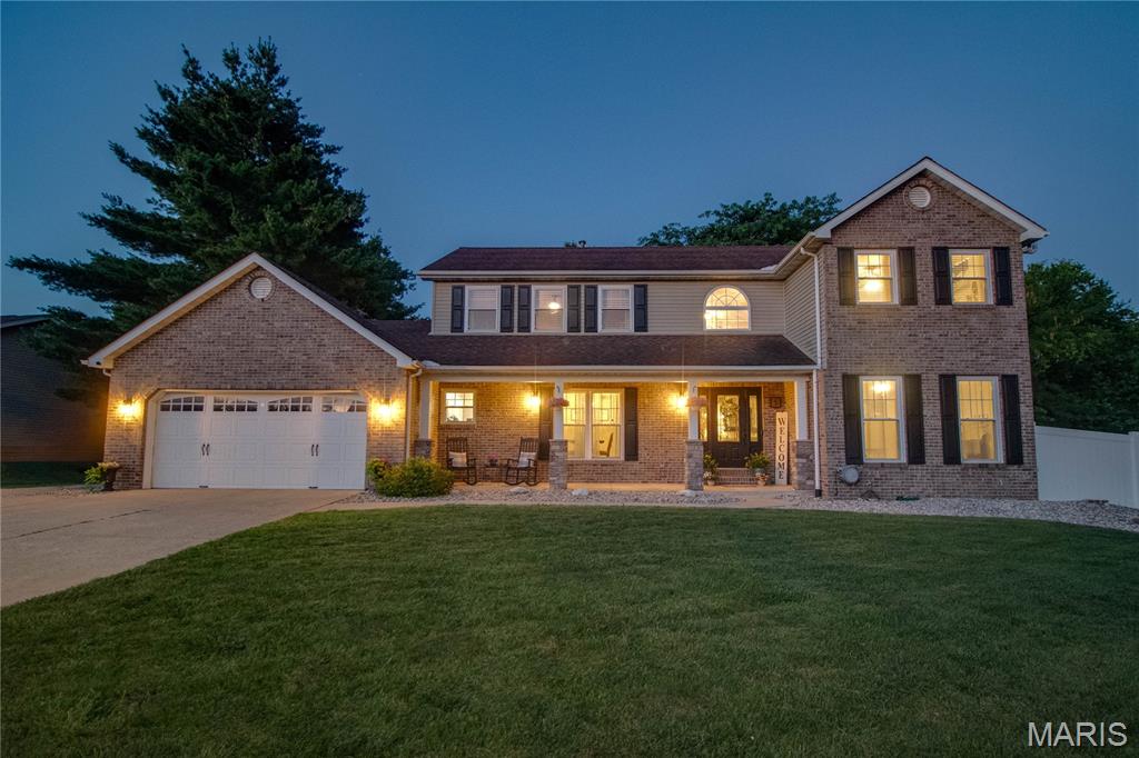 4 Bedroom, 3,191 sq. feet 5 Buckeye Court Bethalto, IL