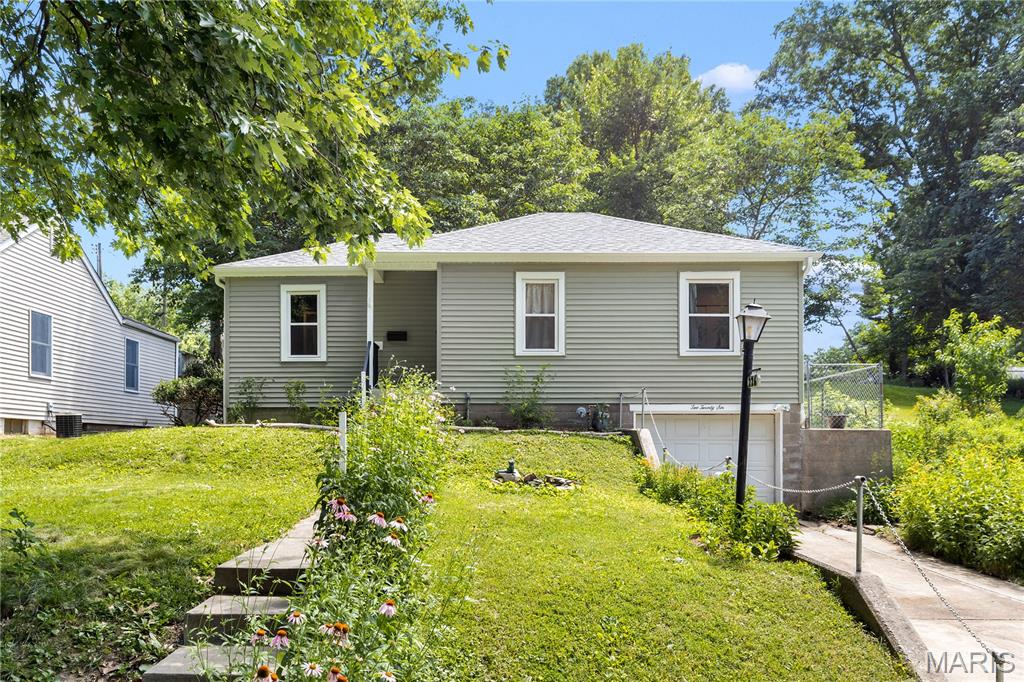 2 Bedroom, 814 sq. feet 226 Adams Street Edwardsville, IL