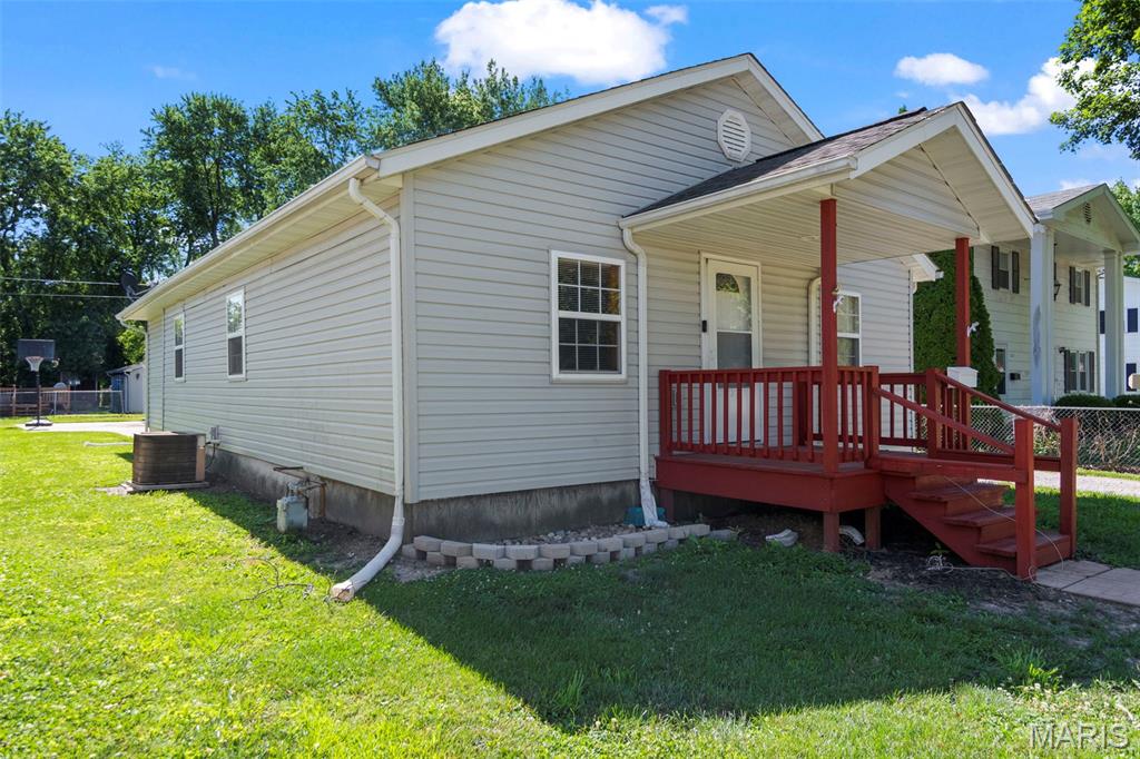 2 Bedroom, 1,100 sq. feet 1620 Monroe Street Litchfield, IL