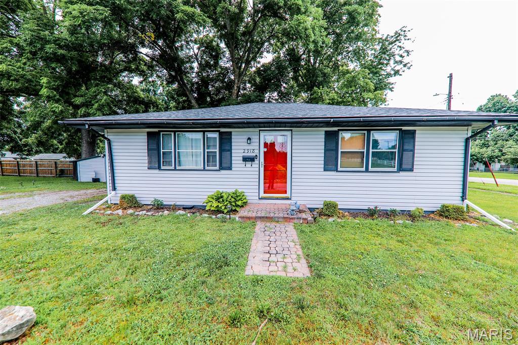 2 Bedroom, 1,115 sq. feet 2918R Victory Drive Granite City, IL