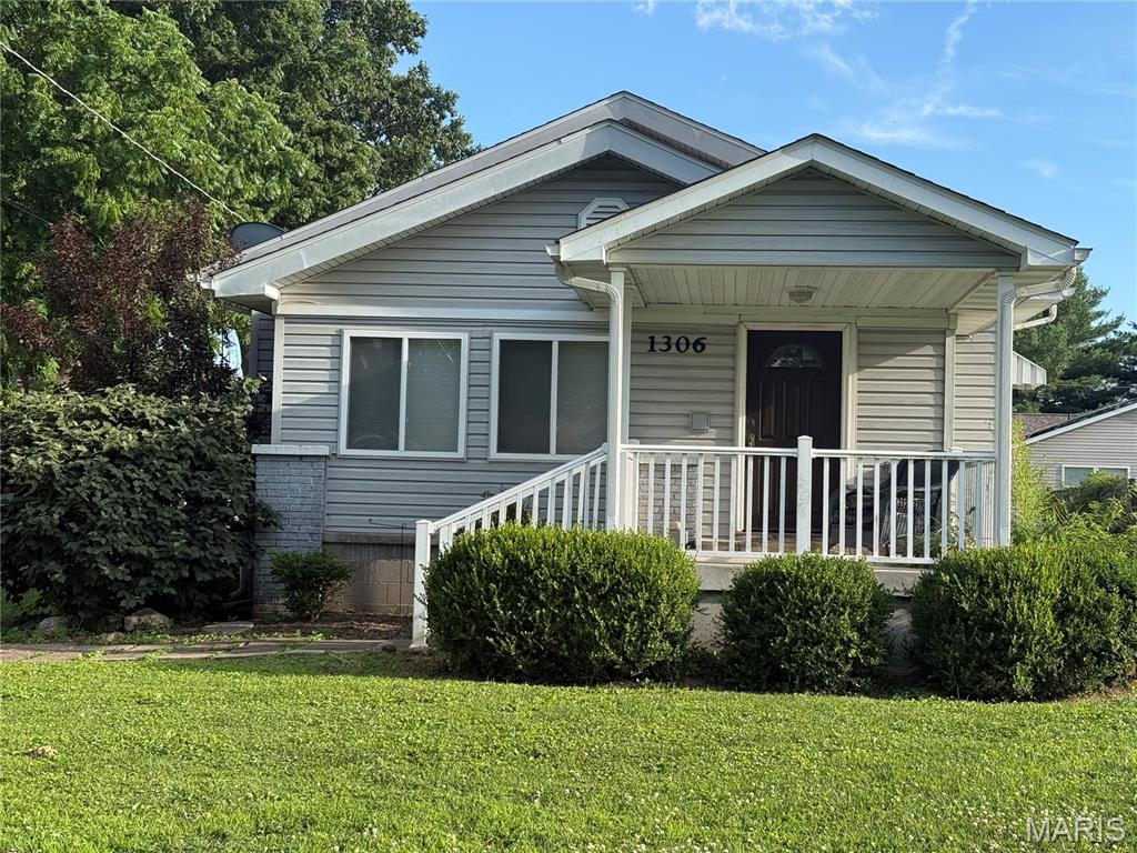 2 Bedroom, 1,040 sq. feet 1306 Main Street South Roxana, IL