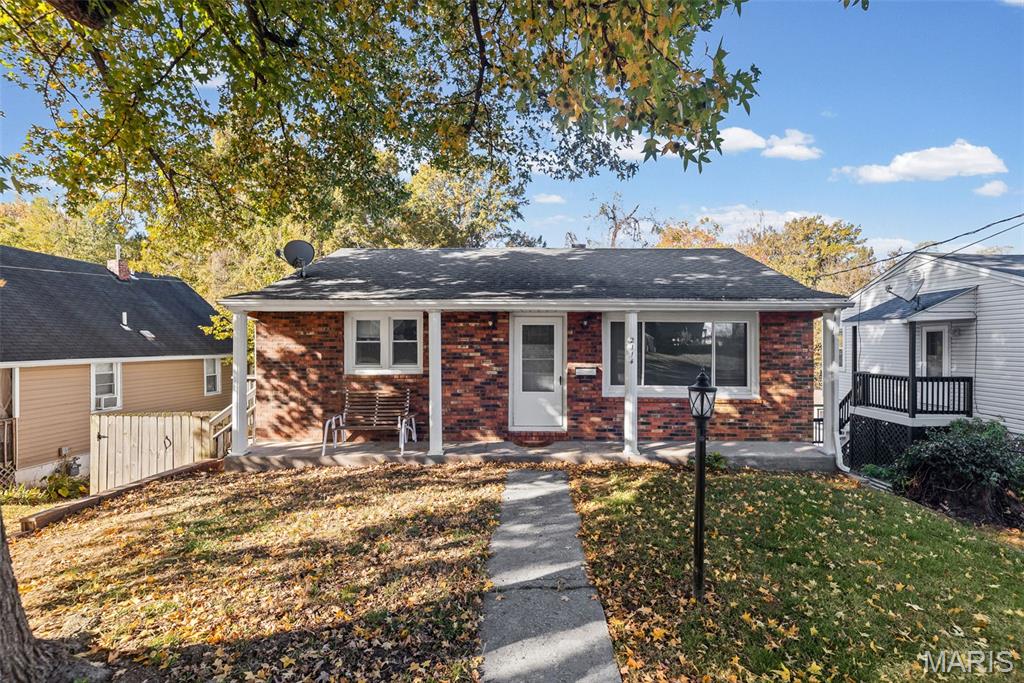 2 Bedroom, 825 sq. feet 2114 Orchard Boulevard Alton, IL