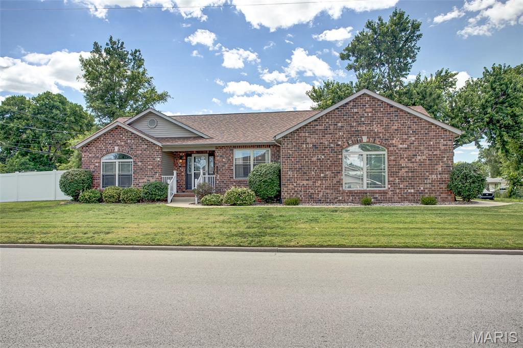 3 Bedroom, 2,070 sq. feet 1060 George Street Wood River, IL